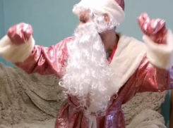Дед Мороз из Волжского потверкал на камеру