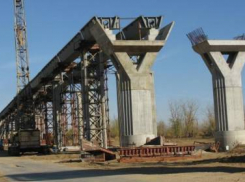 Строителям моста через Ахтубу задолжали около 8 миллионов зарплаты