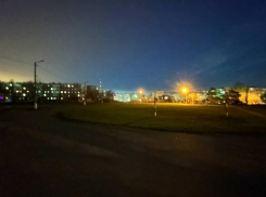 В администрации прокомментировали проблему с освещением у школы №34 после жалобы в «Блокнот Волжский»