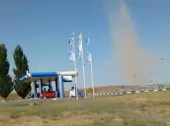 Три человека эвакуировали из-за пожара в Волжском