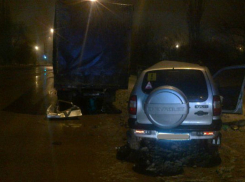 В Волгограде погиб водитель «Нивы», угодив под грузовик 