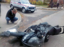 Дерзкий байкер сбил 80-летнюю бабушку на оживленной дороге в Волжском 