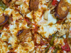 В Волжском закрыли пиццерию после массового отравления спортсменов из Москвы