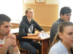 Две волжские выпускницы сдали ЕГЭ по русскому на все сто