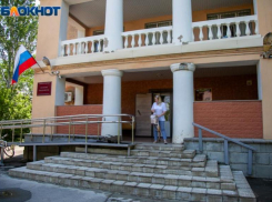 Хотела поймать на измене мужа приятельницы: сотрудницу сотовой связи осудили в Волгограде