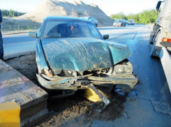 Волжанин на BMW протаранил бетонное ограждение по дороге в Краснослободск