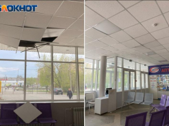 Потолок упал в поликлинике Волжского