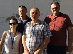 Власти региона создали видимость помощи жителям Колхозной Ахтубы, у которых отбирают участки и дома