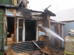 Неизвестного человека, который случайно поджег частный дом, ищут в Ленинске