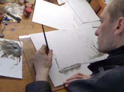 В Волжском талантливый заключенный ИК-12 рисует картины за несколько минут