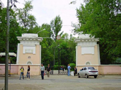 Праздничный концерт в парке «ВГС» перенесли с главной сцены в летний кинотеатр из-за погоды в Волжском 