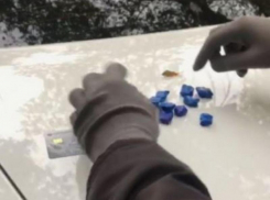 В Волжском задержали закладчика с морфином и героином