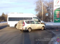 52-летнего волжанина привезли на «скорой» с места аварии