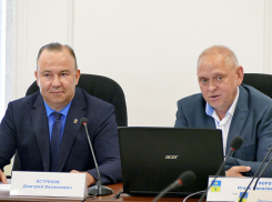Глава Волжского выступил перед депутатами с отчетом о работе администрации
