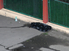 На школьном стадионе в Волжском обнаружили труп мужчины