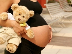 В Волжском 14-летняя школьница забеременела от уроженца Таджикистана