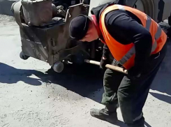 Наконец-то делают ремонт на сухой дороге, - волжанин