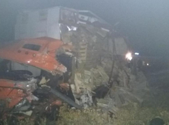 В тройном ДТП на трассе под Волгоградом погиб водитель КамАЗа