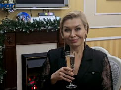 Режиссер Вера Соколова поздравляет волжан с наступающим Новым годом