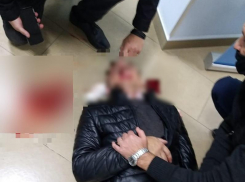 Пролом черепа кастетом получил волгоградец в офисе банка из-за разборок в школьном чате