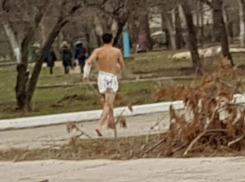 Обнаженный мужчина умчался в загадочную даль из волжской больницы