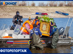 В Волжском прошел крестный ход вокруг города с иконой «Умиление Локотская»: фоторепортаж