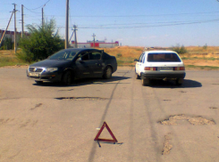  В Волжском произошло ДТП на ул. Оломоуцкой