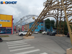 «Кто-то пронес тротил»: в Волжском на территории Французского бульвара собрались все экстренные службы