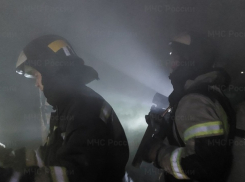 Поздней ночью баня вспыхнула в селе под Волжским