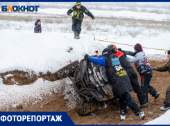 Грязно, снежно и быстро: в Волжском прошла гонка на квадроциклах по бездорожью 