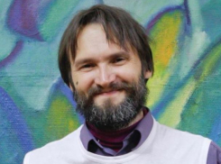 Руководителя мастерской Малкова Федора Ермолова поздравляют журналисты