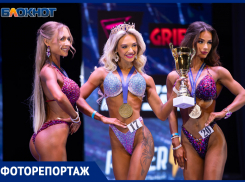 Девушки и мужчины демонстрировали свою накаченную грудь в культурном центре Волжского