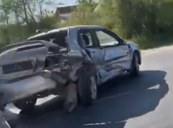 Два ДТП на одной дороге в Волгограде попали на видео