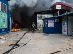 Появилось видео с пожара на Качинском рынке