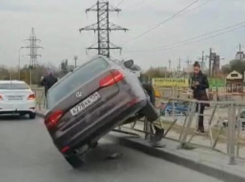 Ограждение стало жертвой в столкновении с иномаркой