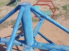 В Волжском дети могут травмироваться на карусели