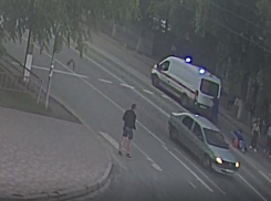 15-летний на электросамокате сбил женщину: на видео попала госпитализация волгоградки 