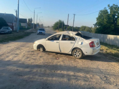 Женщина без прав опрокинула иномарку под Волжским