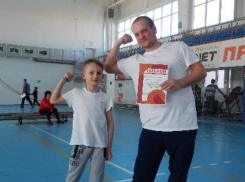 В Волжском отцы и дети сдали ГТО