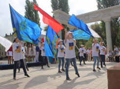 В Волжском в День города чествовали первостроителей