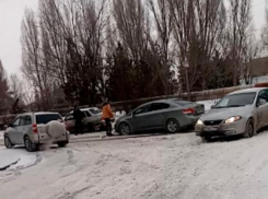 Первые жертвы внезапного снегопада в Волжском