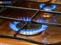 В Волжском на 3 недели без газа остались семьи с маленькими детьми: конфликт в МКД