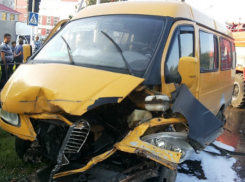   В Волгограде в крупную аварию попала маршрутка с пассажирами