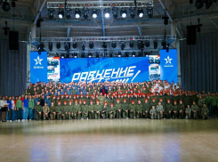 Равнение на Победу: 400 юных лидеров готовятся к главному параду Волгограда