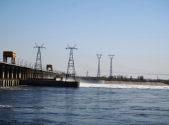 Волжская ГЭС начала холостые сбросы воды