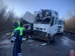 Молодой водитель «ГАЗели» погиб в лобовом столкновении с фурой в Волгоградской области