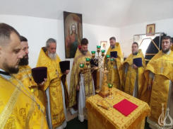 В храме Александра Невского в Волжском состоялась Божественная литургия