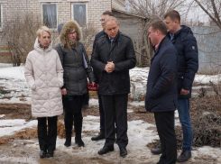 Мэр Волжского Игорь Воронин поручил отсыпать улицу Степана Разина