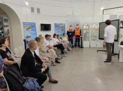 В ботаническом музее волжанам показали карту зеленых насаждений и предложили поучаствовать в ее наполнении