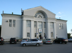 В Волжском начали ремонт бассейна имени Логинова